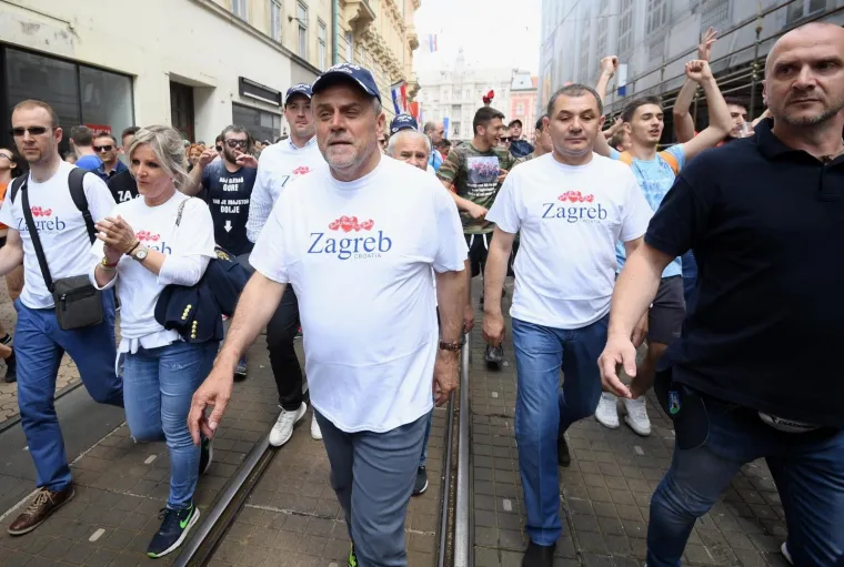 Okupljanje maturanata na Trgu bana Jelačića u Zagrebu