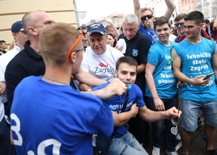 Okupljanje maturanata na Trgu bana Jelačića u Zagrebu