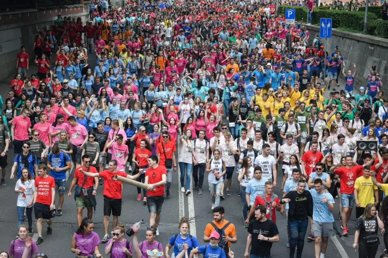 Okupljanje maturanata na Trgu bana Jelačića u Zagrebu