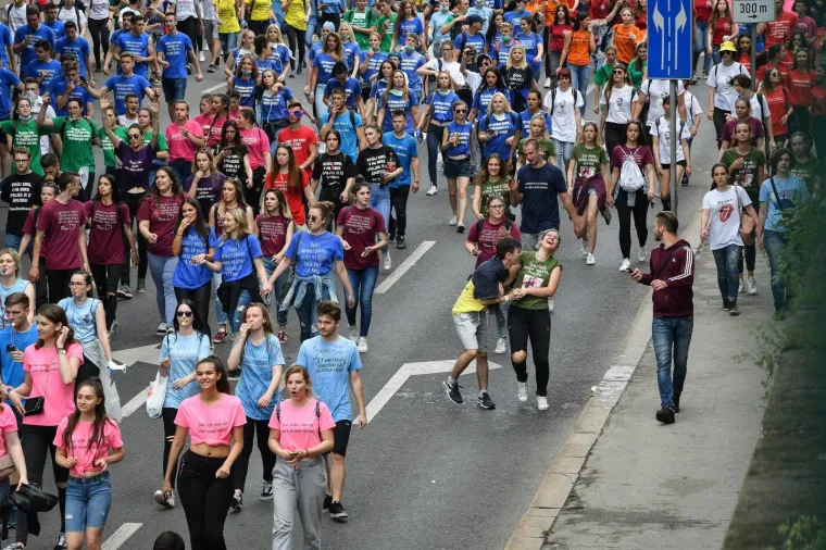 Okupljanje maturanata na Trgu bana Jelačića u Zagrebu