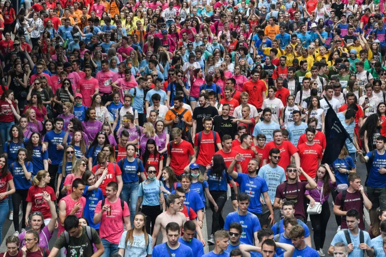 Okupljanje maturanata na Trgu bana Jelačića u Zagrebu