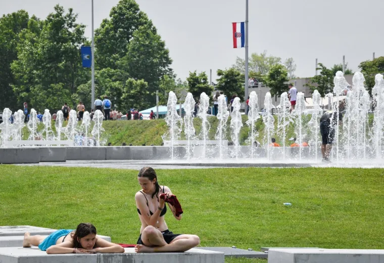 Okupljanje maturanata na Trgu bana Jelačića u Zagrebu