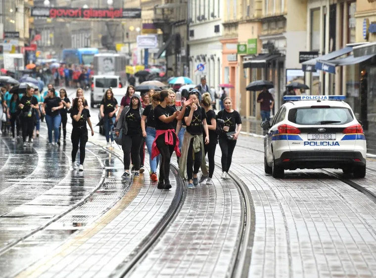 Okupljanje maturanata na Trgu bana Jelačića u Zagrebu