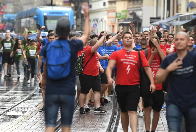 Okupljanje maturanata na Trgu bana Jelačića u Zagrebu
