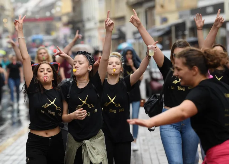 Okupljanje maturanata na Trgu bana Jelačića u Zagrebu