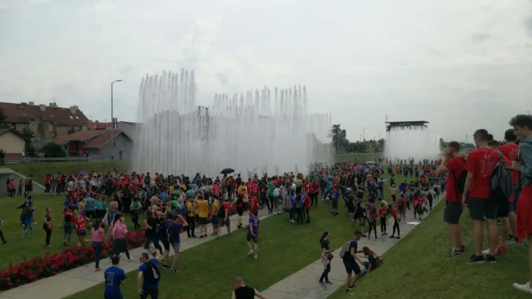 Okupljanje maturanata na Trgu bana Jelačića u Zagrebu
