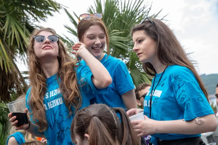 Maturanti nakon proslava po &scaron;kolama slavlje nastavili na ulicama Dubrovnika