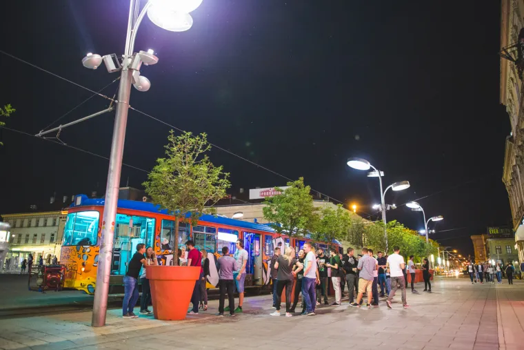 Ekipa Pannonian Challenge sugrađanima predstavila tematski oslikani tramvaj povodom svoje devetnaeste obljetnice