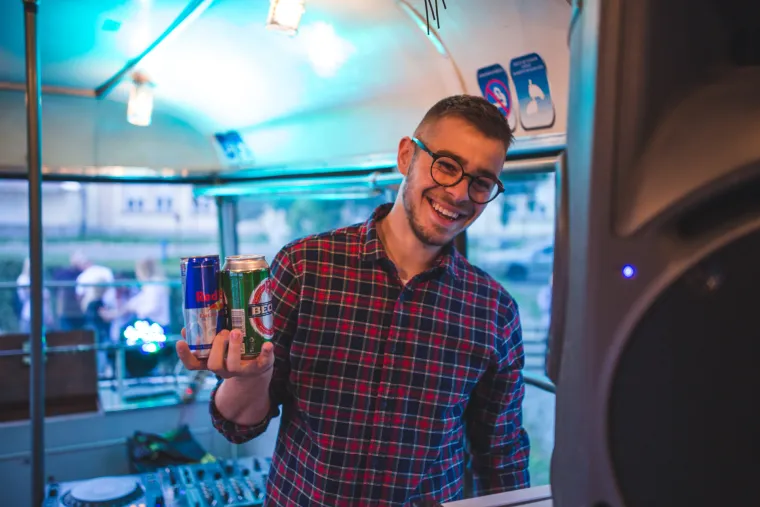 Ekipa Pannonian Challenge sugrađanima predstavila tematski oslikani tramvaj povodom svoje devetnaeste obljetnice