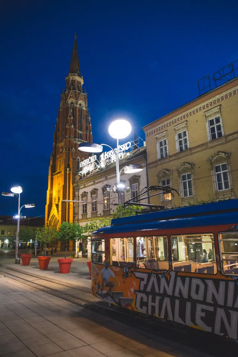 Ekipa Pannonian Challenge sugrađanima predstavila tematski oslikani tramvaj povodom svoje devetnaeste obljetnice