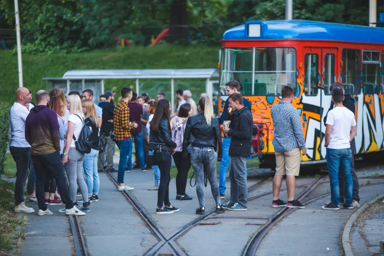 Ekipa Pannonian Challenge sugrađanima predstavila tematski oslikani tramvaj povodom svoje devetnaeste obljetnice