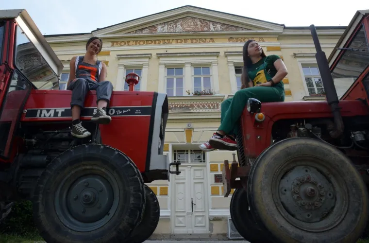 MATURANTI SLAVE ZADNJI DAN NASTAVE: Pogledajte fotografije po gradovima