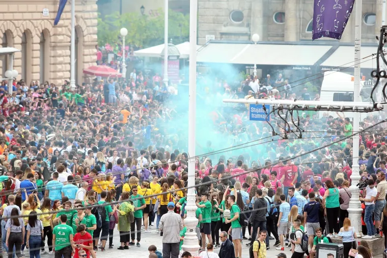 Maturanti na Trgu bana Jelačića