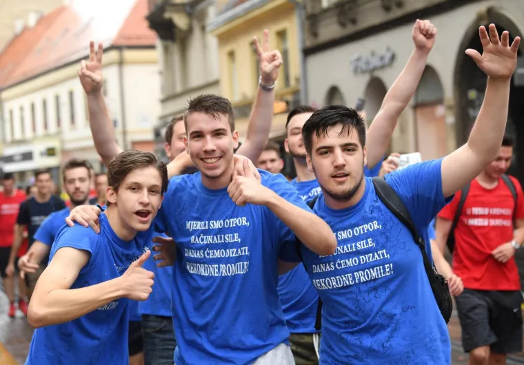 NORIJADA U ZAGREBU: Pogledajte ludo slavlje maturanata u centru grada, očekuje ih se pet tisuća
