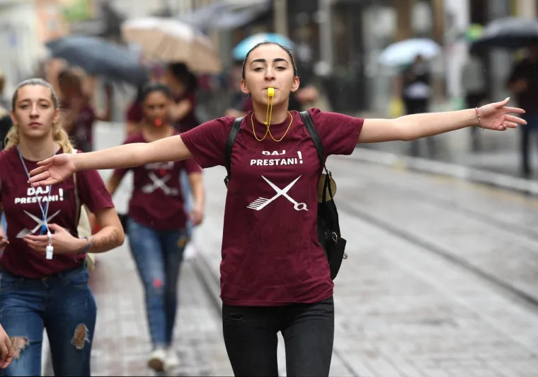 NORIJADA U ZAGREBU: Pogledajte ludo slavlje maturanata u centru grada, očekuje ih se pet tisuća