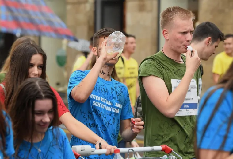 NORIJADA U ZAGREBU: Pogledajte ludo slavlje maturanata u centru grada, očekuje ih se pet tisuća