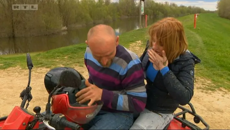 Sandra je tako bila tužna &scaron;to ju je Hrvoje provozao po blatu i cijelu je uprljao.