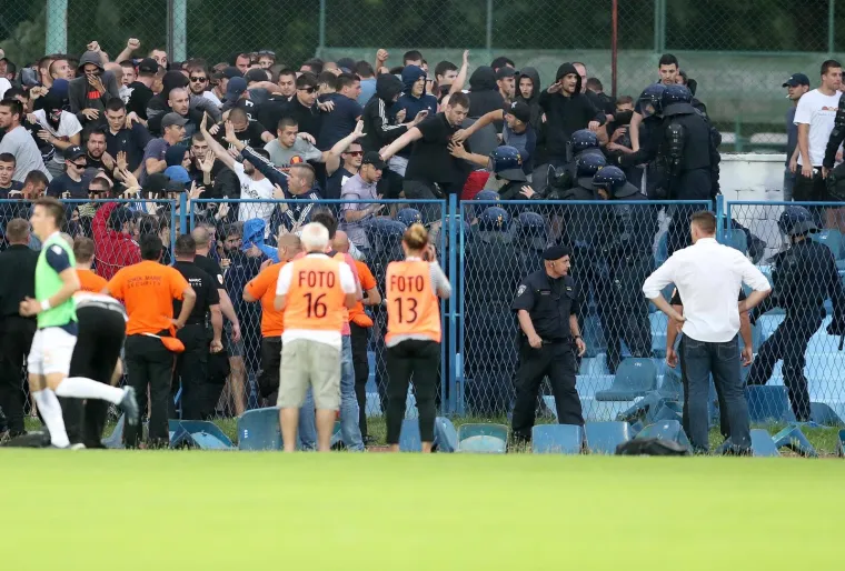 Ružne scene viđene su u Vinkovcima tijekom finala Hrvatskog nogometnog kupa.