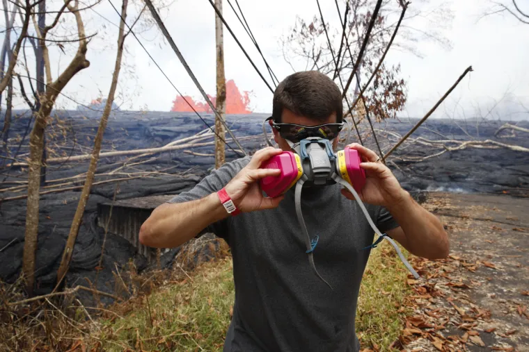 Oblak otrovnog dima nad Havajima: lava do&scaron;la do obala Havaja i sudarila se s oceanom