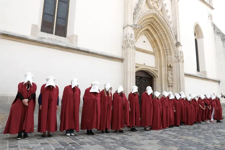 SLUŠKINJE OPET OKUPIRALE MARKOV TRG: 'Tražimo hitnu primjenu Istanbulske konvencije'