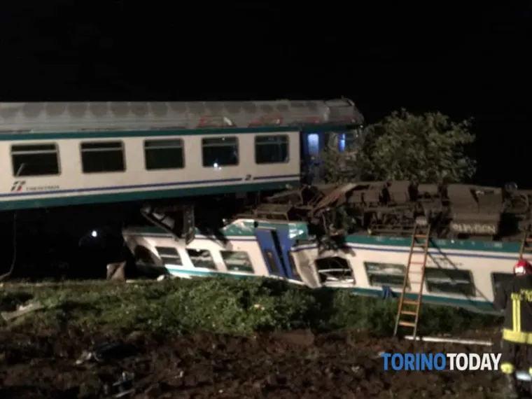 Stravična nesreća: vlak naletio na kamion koji se zaglavio na željezničkom prijelazu