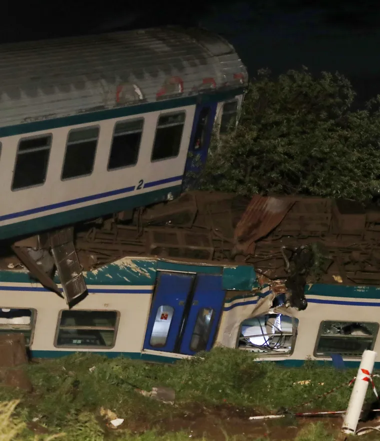 Stravična nesreća: vlak naletio na kamion koji se zaglavio na željezničkom prijelazu