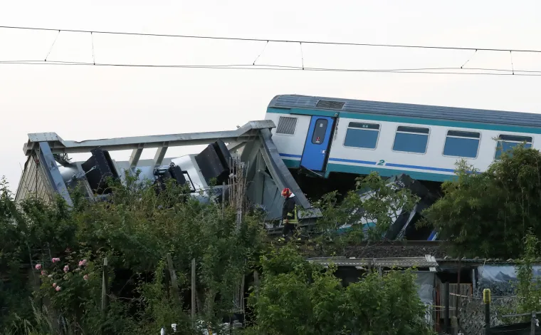 Stravična nesreća: vlak naletio na kamion koji se zaglavio na željezničkom prijelazu