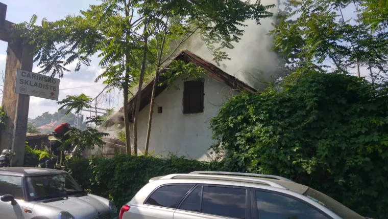 Požar na Tre&scaron;njevci: Vatrogasci brzom reakcijom ugasili vatru