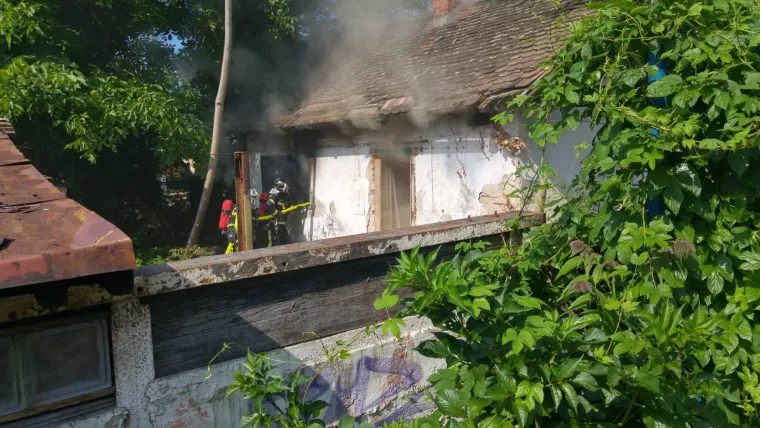 Požar na Tre&scaron;njevci: Vatrogasci brzom reakcijom ugasili vatru