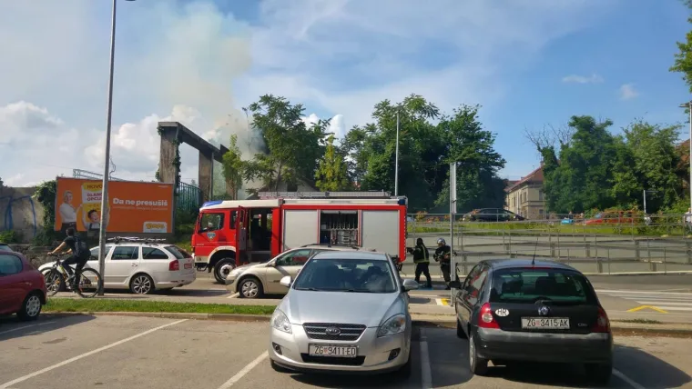 Požar na Tre&scaron;njevci: Vatrogasci brzom reakcijom ugasili vatru