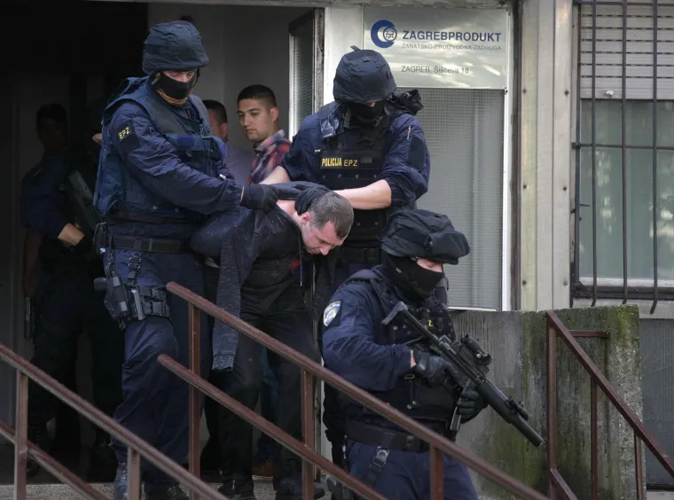 OVO JE MU&Scaron;KARAC KOJI JE JUTROS PUCAO U UTRINI: Nakon pucnjave je zaspao u stanu, policija ga uhitila nakon nekoliko sati