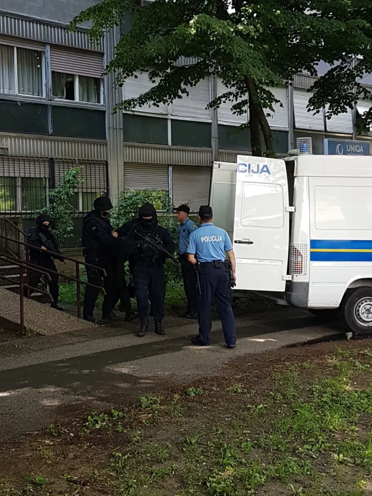 Pucnjava u Utrinama: policija traga za nepoznatim počiniteljem po haustorima u Šišićevoj ulici