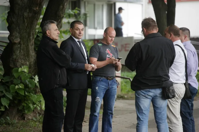 Pucnjava u Utrinama: policija traga za nepoznatim počiniteljem po haustorima u &Scaron;i&scaron;ićevoj ulici