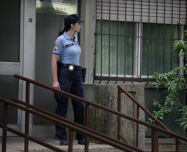 Pucnjava u Utrinama: policija traga za nepoznatim počiniteljem po haustorima u &Scaron;i&scaron;ićevoj ulici