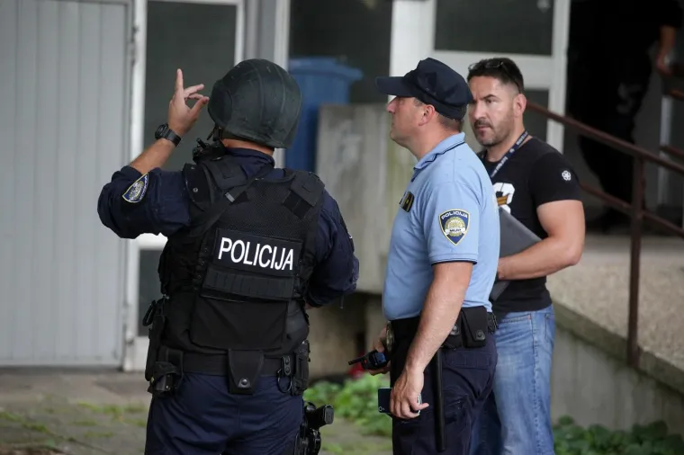 Pucnjava u Utrinama: policija traga za nepoznatim počiniteljem po haustorima u &Scaron;i&scaron;ićevoj ulici