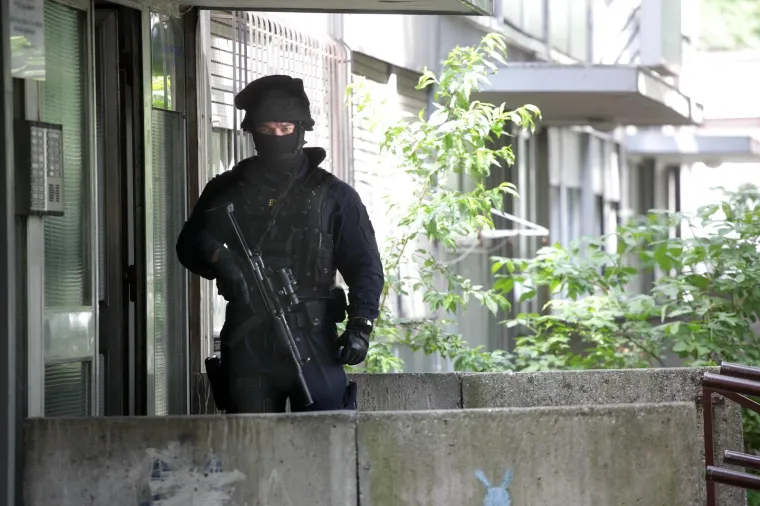 Pucnjava u Utrinama: policija traga za nepoznatim počiniteljem po haustorima u &Scaron;i&scaron;ićevoj ulici