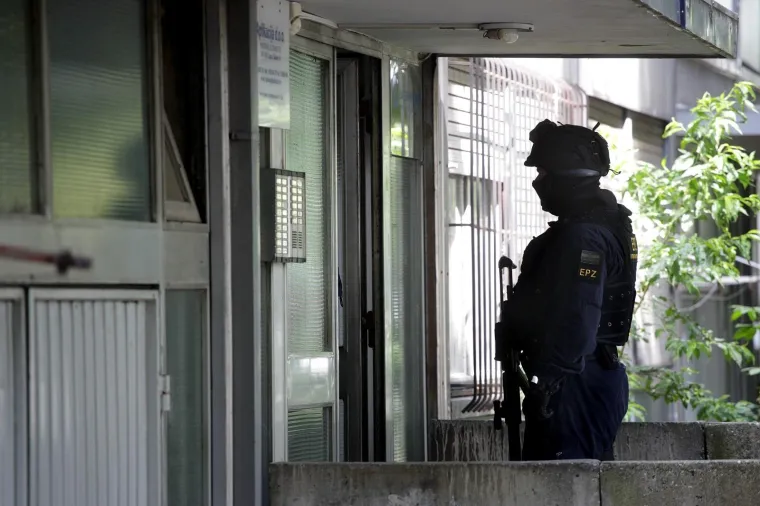 Pucnjava u Utrinama: policija traga za nepoznatim počiniteljem po haustorima u &Scaron;i&scaron;ićevoj ulici