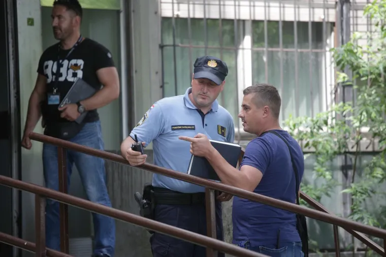 Pucnjava u Utrinama: policija traga za nepoznatim počiniteljem po haustorima u &Scaron;i&scaron;ićevoj ulici