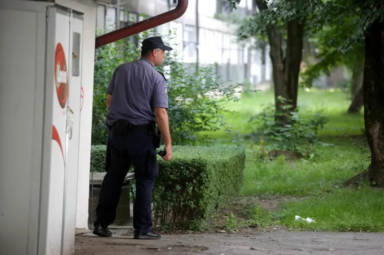 Pucnjava u Utrinama: policija traga za nepoznatim počiniteljem po haustorima u &Scaron;i&scaron;ićevoj ulici