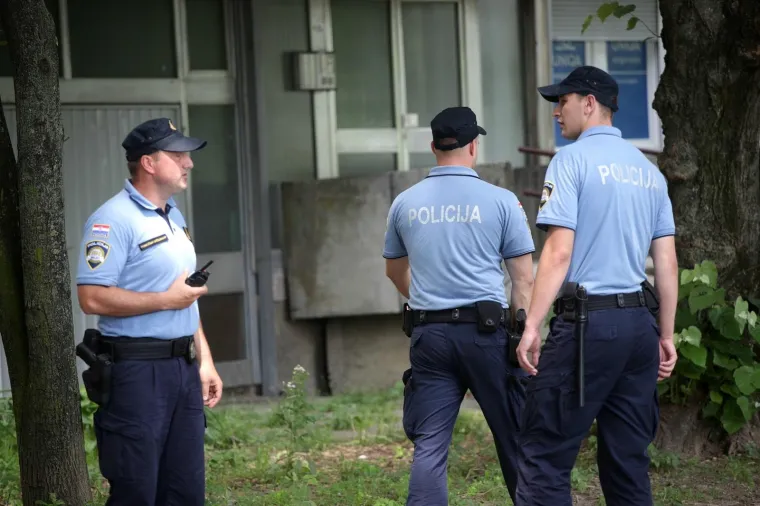 Pucnjava u Utrinama: policija traga za nepoznatim počiniteljem po haustorima u &Scaron;i&scaron;ićevoj ulici