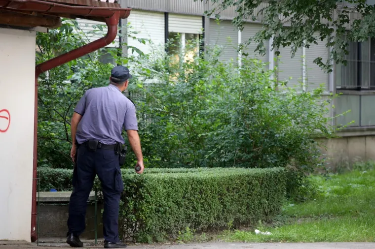 Pucnjava u Utrinama: policija traga za nepoznatim počiniteljem po haustorima u &Scaron;i&scaron;ićevoj ulici