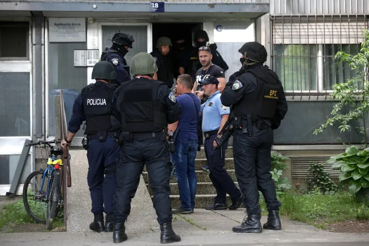 Pucnjava u Utrinama: policija traga za nepoznatim počiniteljem po haustorima u &Scaron;i&scaron;ićevoj ulici