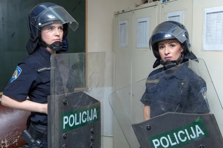 Policajka koja je hrabro stala pred zločeste dečke navijačih tribina na incidentnom finalu Kupa i Vinkovcima