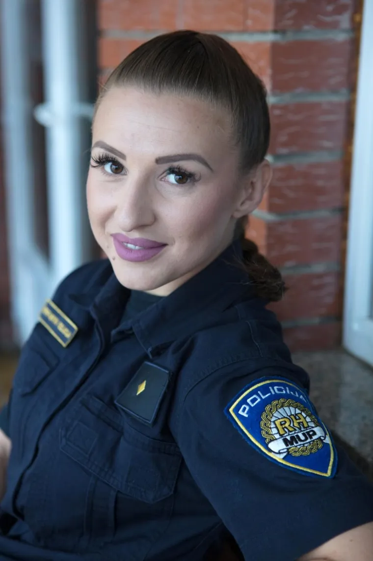 Policajka koja je hrabro stala pred zločeste dečke navijačih tribina na incidentnom finalu Kupa i Vinkovcima