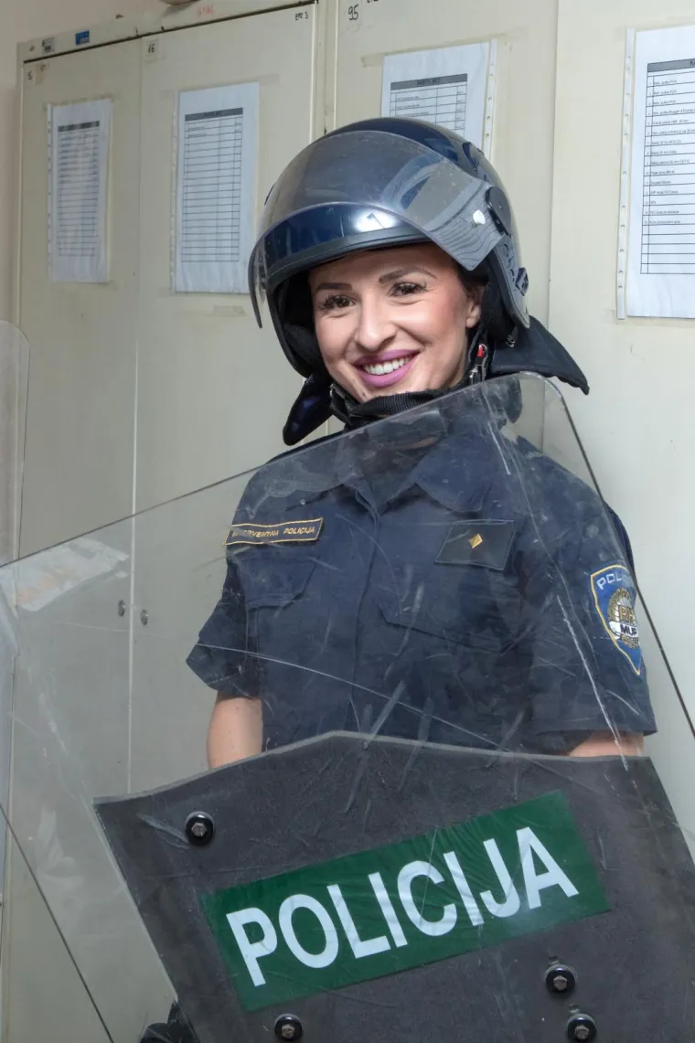 Policajka koja je hrabro stala pred zločeste dečke navijačih tribina na incidentnom finalu Kupa i Vinkovcima