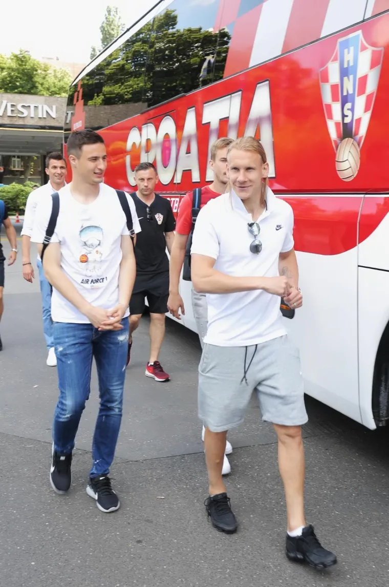 Nakon okupljanja u Zagrebu "vatreni" odmah sele u Rovinj gdje će odraditi prvi dio priprema. Reprezentacija će u Rovinju boraviti do 2. lipnja, a potom putuje u Liverpool gdje će dan kasnije odmjeriti snage protiv Brazila. Od 4. do 7. lipnja hrvatska vrsta će boraviti u Opatiji, a trenirat će na Rujevici, a 8. lipnja će u Osijeku odigrati utakmicu protiv Senegala. Bit će to posljednji pripremni susret uoči Svjetskog prvenstva, a 11. lipnja reprezentacija putuje u Rusiju.