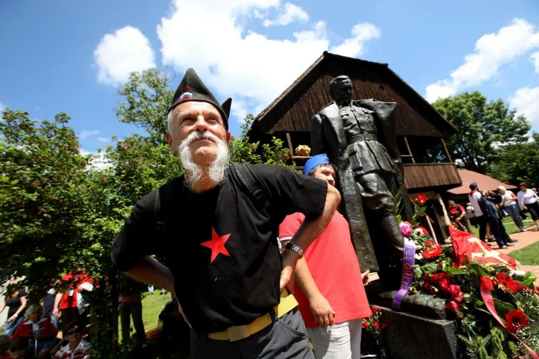 Tisuće ljudi u Kumrovcu slave Dan mladosti