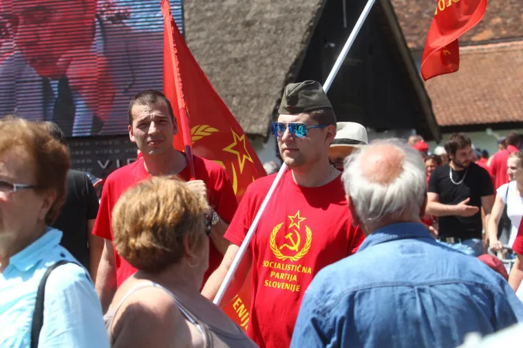 Tisuće ljudi u Kumrovcu slave Dan mladosti