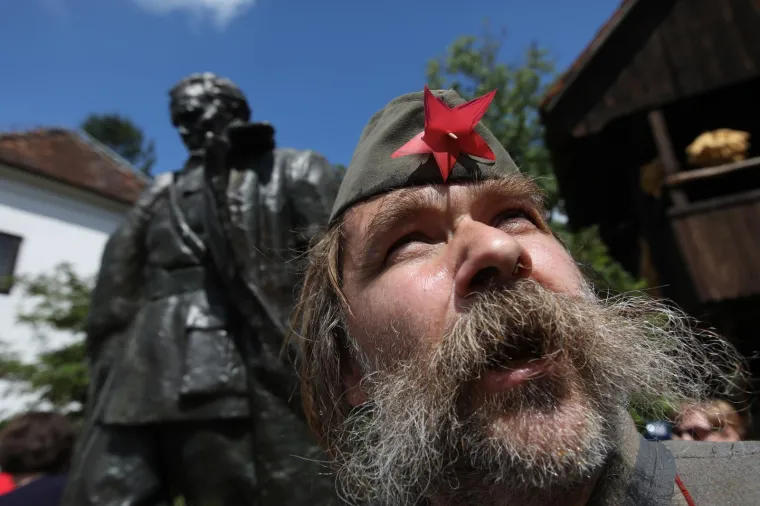 Tisuće ljudi u Kumrovcu slave Dan mladosti