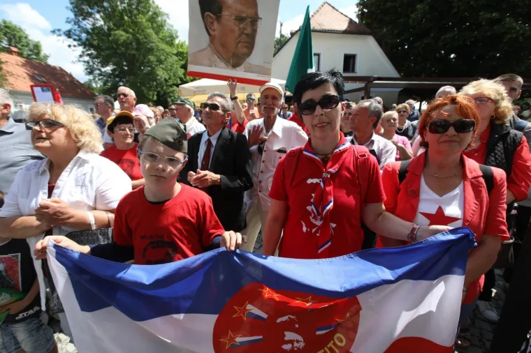 Tisuće ljudi u Kumrovcu slave Dan mladosti